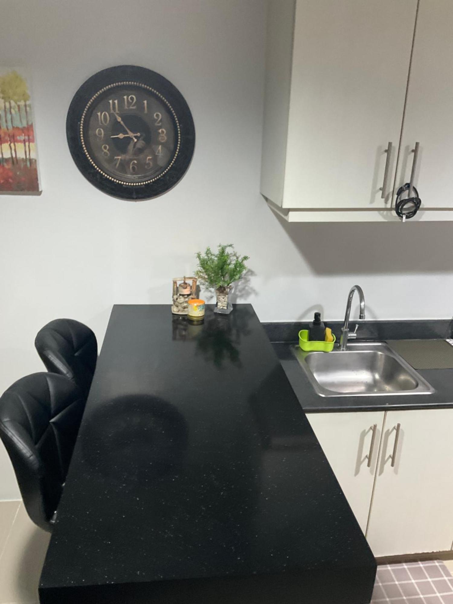 باساي Sea 2-Br Unit With Free Parking Near Mall Of Asia المظهر الخارجي الصورة